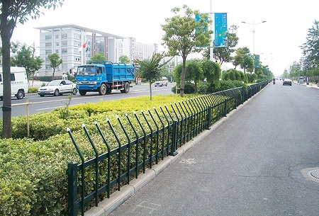爱可青安装的草坪护栏产品